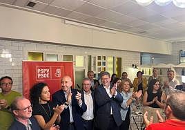 Foto de los miembros del PSPV en la cena-mitin de Aspe.