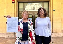 Ana Barceló presenta la denuncia ante la Fiscalía.