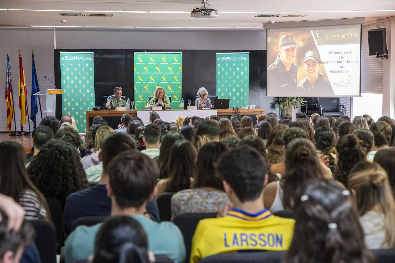 Conferencia sobre la presencia de las mujeres en la Guardia Civil