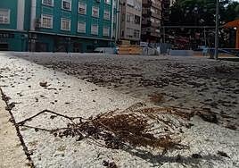 La plaza prácticamente finalizada a falta de retirar los restos de las obras.