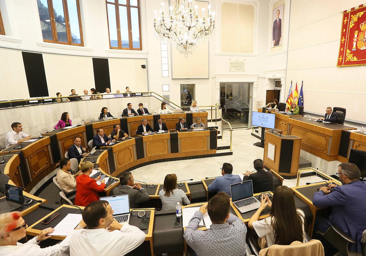 Acuerdo 'in extremis' PP-PSOE en la Diputación para repartir los cargos en organismos autónomos