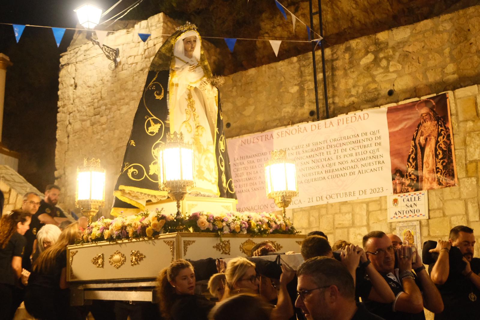 La Coronación de la Virgen de la Piedad de Santa Cruz en imágenes