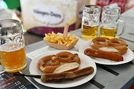 Lleno total en la Oktoberfest de la hoguera Polígono de San Blas