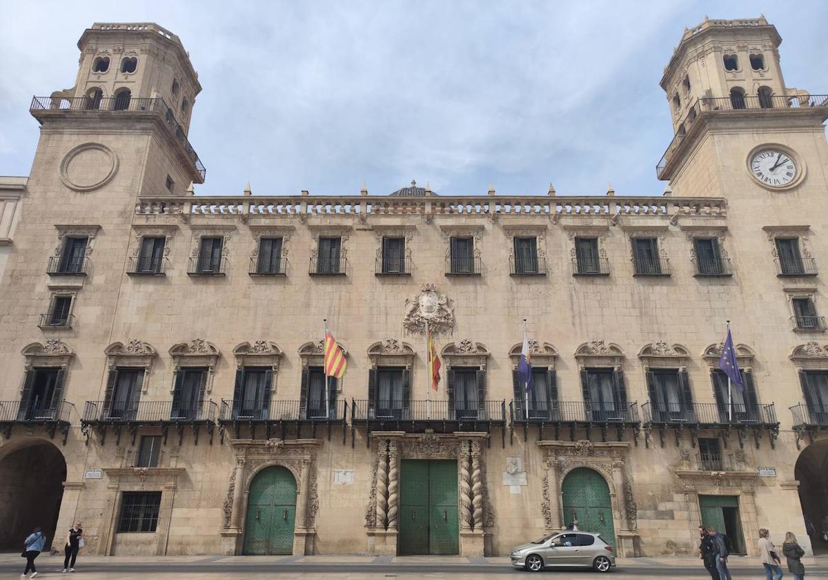 Alicante refuerza la plantilla municipal