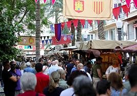 Mercado medieval en las calles de Elche.