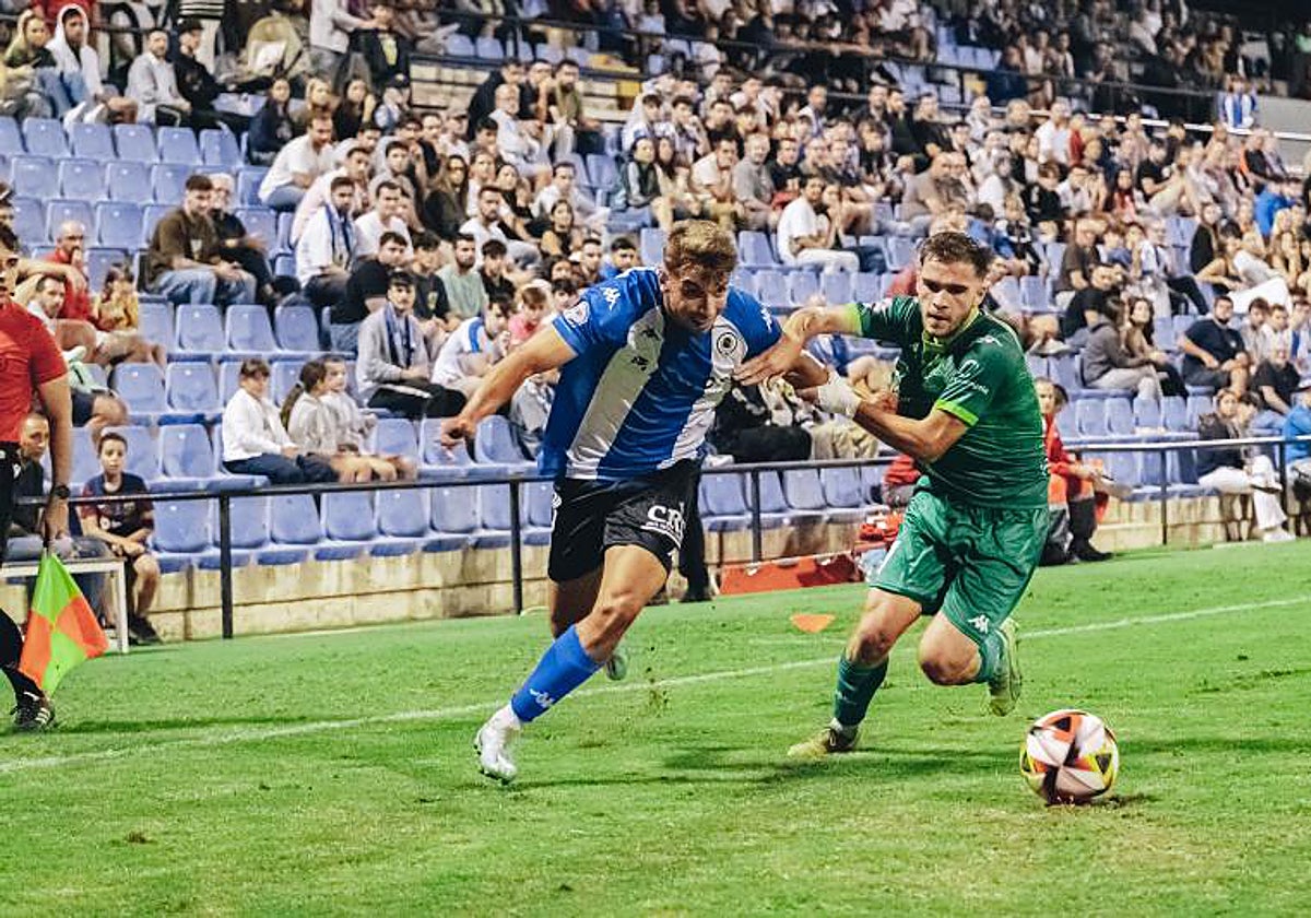 Galvañ trata de marcharse de un jugador del Cerdanyola