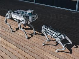 Uno de los robots de Bumerania que estuvo en la inauguración del centro de empresas del parque científico de Alicante.