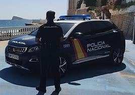 Un agente de la Policía Nacional de Benidorm.