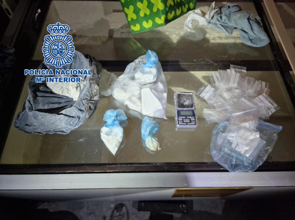 Una operación de la Policía Nacional acaba con tres detenidos y un laboratorio de cocaína en Benidorm