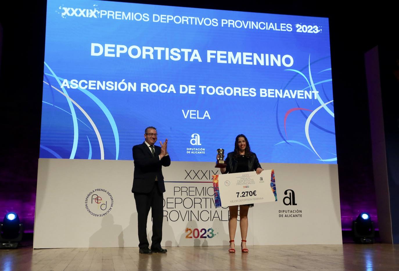 Imagen principal - La regatista Ascensión Roca de Togores y el ciclista Felipe Orts, Mejores Deportistas de la Provincia de 2022
