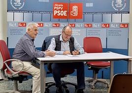 Pepe Soriano, presidente del partido, y Miguel Millana, secretario local.