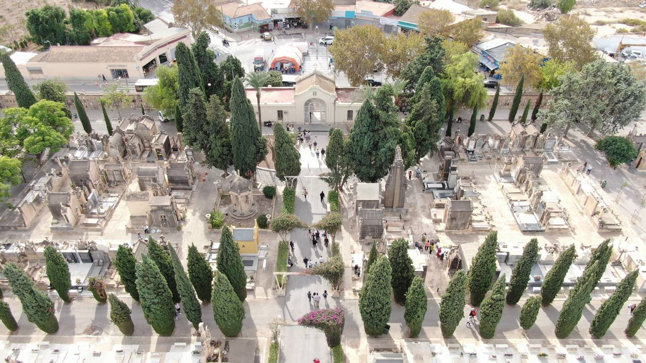 La provincia de Alicante conmemora el día de Todos los Santos en los cementerios