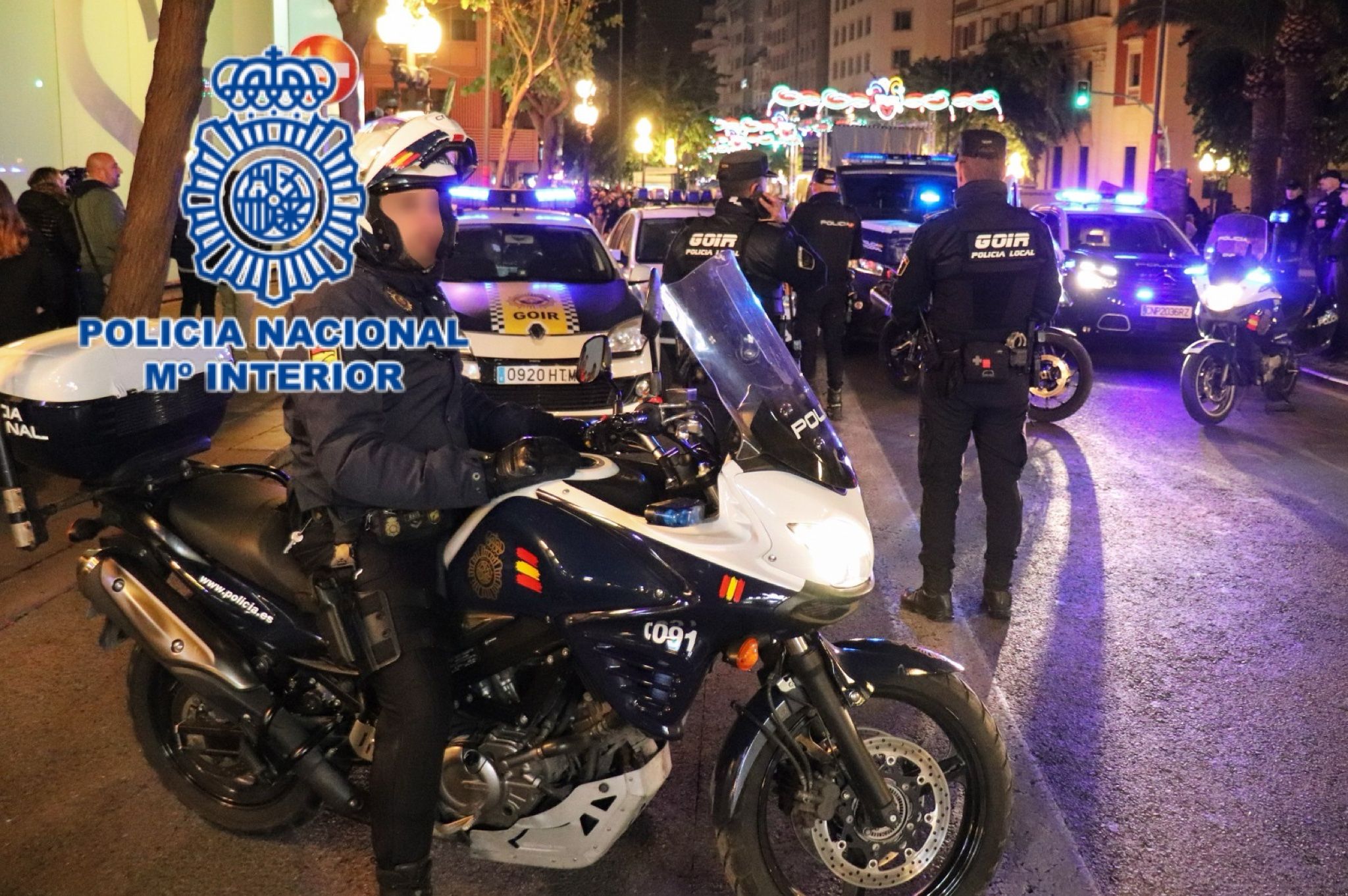 Despliegue policial en Alicante para la noche de Halloween.