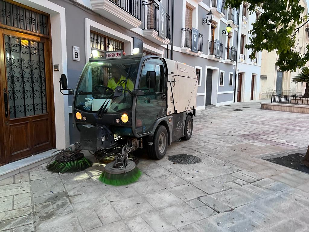Una de las nuevas barredoras de Villena.