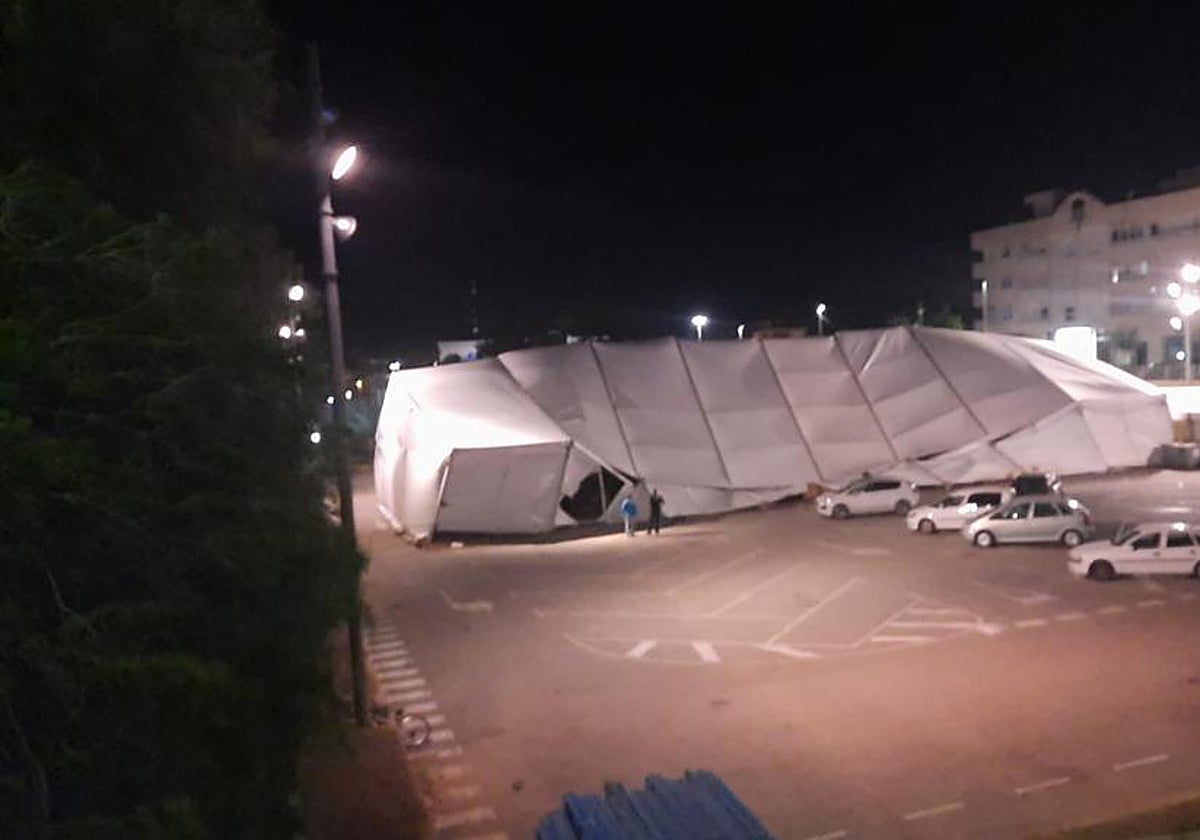 Imagen de la carpa municipal a primera hora de esta mañana