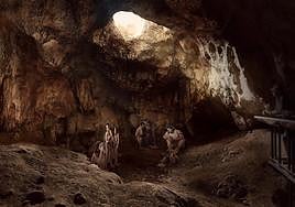 Interior de la Cova de l'Or en Beniarrés.