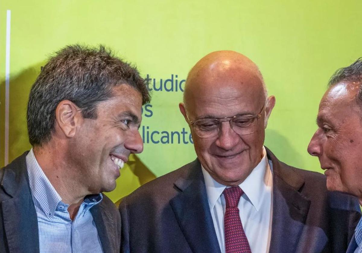 Carlos Mazón, Josep Oliu y Salvador Navarro, durante la Asamblea de Ineca el pasado junio en Alicante.