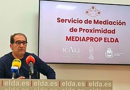 El concejal de Bienestar Social de Elda, David Guardiola, repasa el éxito del servicio Mediaprop en sus dos primeros meses de funcionamiento.