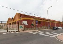 Naves de la antigua empresa Amaro.