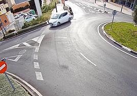 Imágenes del vehículo robado circulando por las calles de El Campello.
