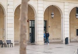 Entrada de la Audiencia Provincial de Alicante.