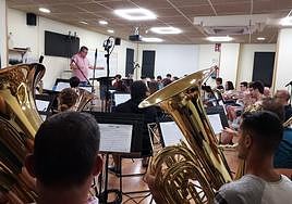 Grabación del disco 'Músiques de la terreta' a cargo de la Societat Musical l'Harmonia d'Alacant.