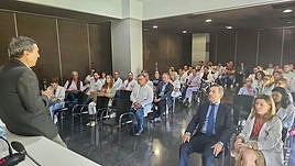 El conseller Marciano Gómez durante una reciente visita al Hospital de Dénia.