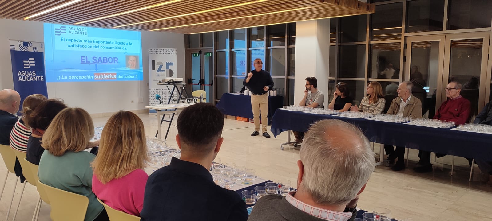 Cata de agua en el Colegio de Médicos.