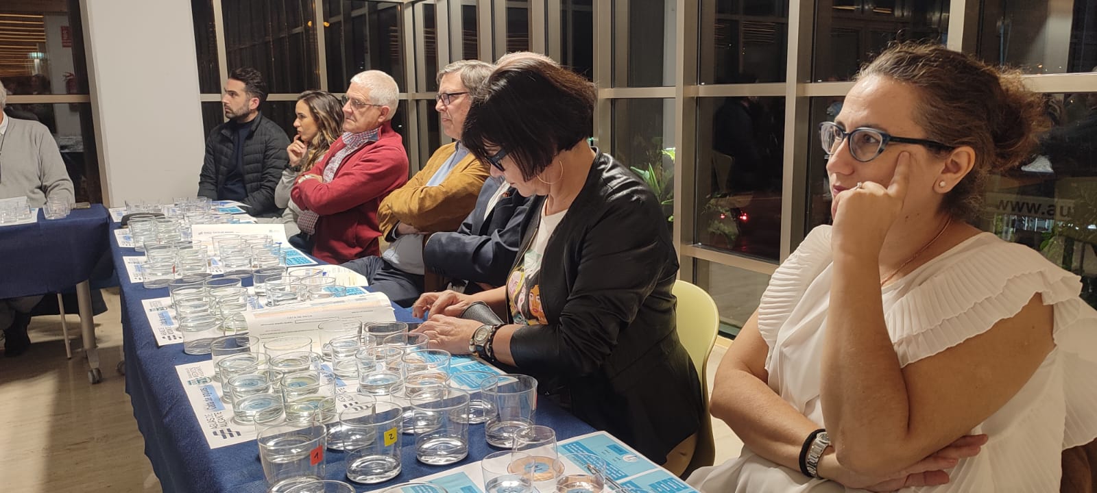 Cata de agua en el Colegio de Médicos.