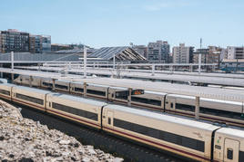 Vagones en la estación de tren de Alicante.