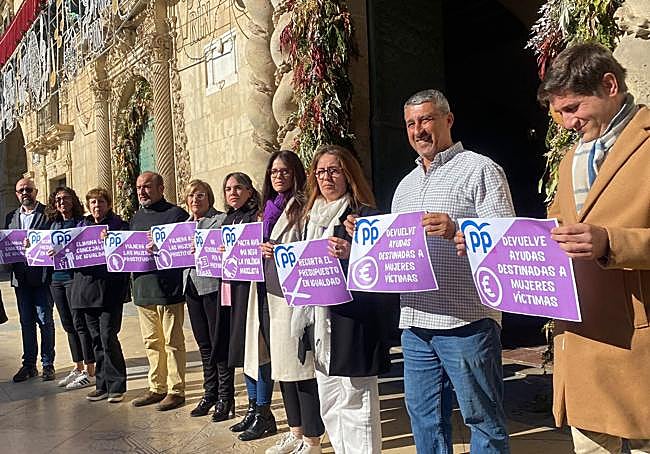 La oposición criticando la gestión en materia de Igualdad del PP en Alicante