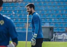 Carlos Abad sonríe en un entrenamiento del Hércules