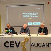 Ignacio Amirola, Joaquín Pérez y Francisco Llopis durante el análisis de los presupuestos de la CEV.