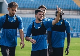 Gesto de Alvarito durante un entrenamiento del Hércules