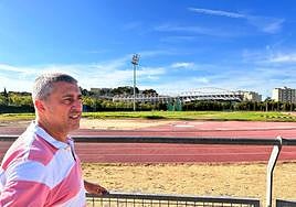 El concejal socialista Eduardo Rodríguez, en las instalaciones deportivas del Monte Tossal.