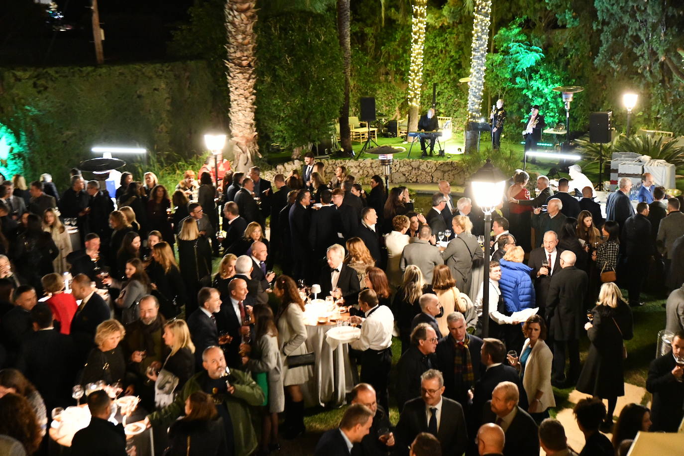 El cóctel solidario de Vectalia, en imágenes