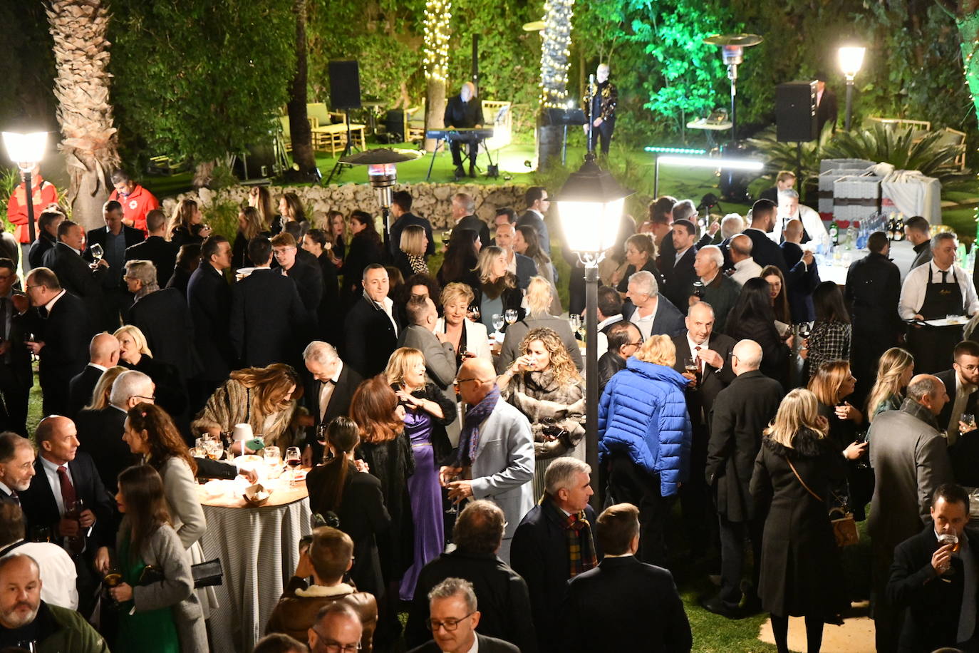 El cóctel solidario de Vectalia, en imágenes