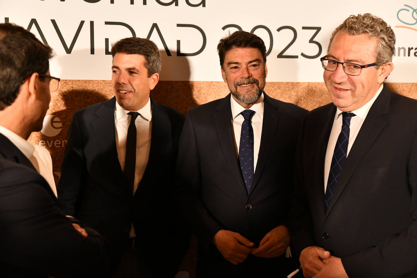 El cóctel solidario de Vectalia, en imágenes