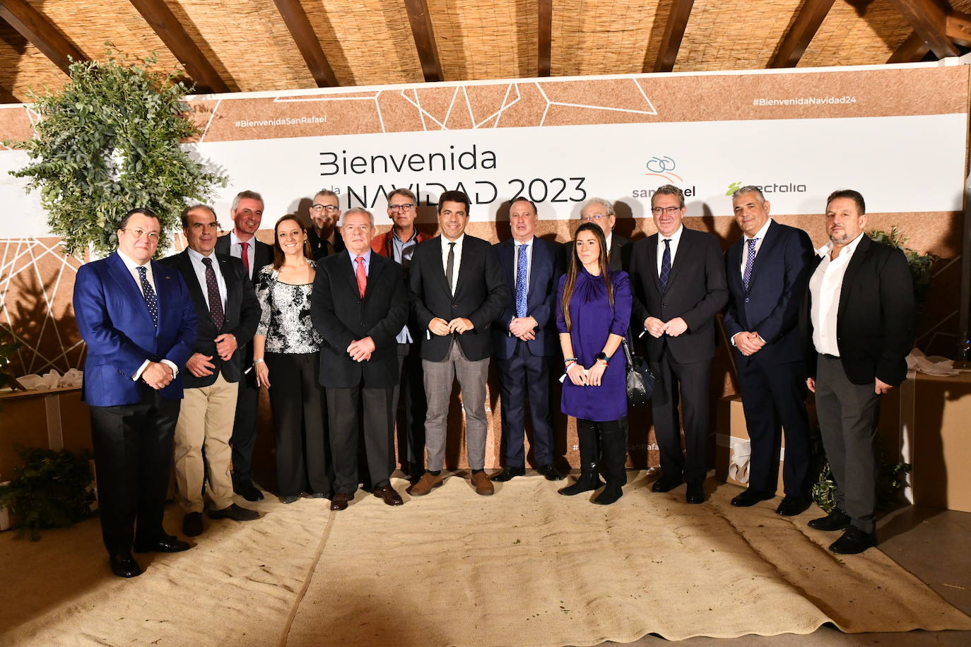 El cóctel solidario de Vectalia, en imágenes