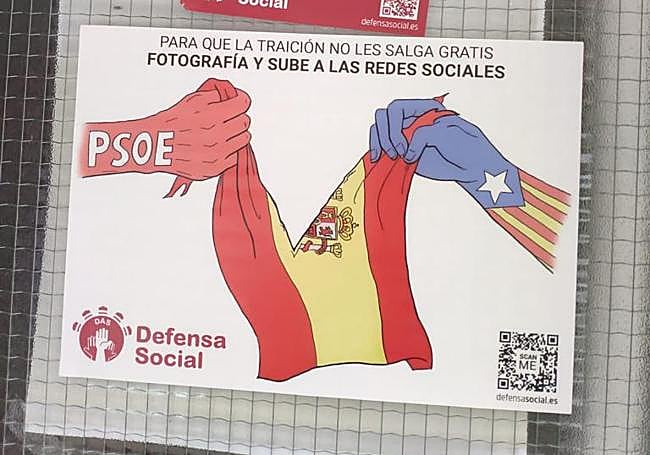 Cartel colocado en la puerta de la sede del PSOE de Alicante.