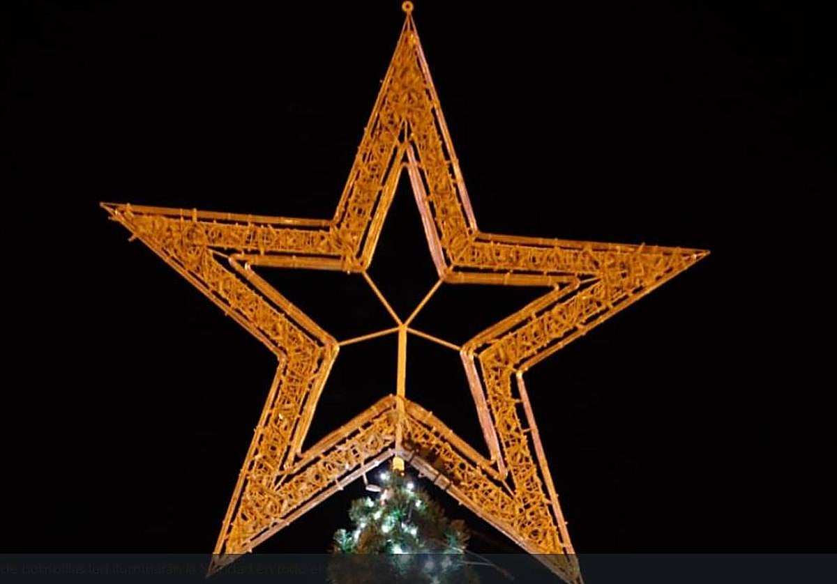 La estrella que iluminó el año pasado la Navidad en Elche.