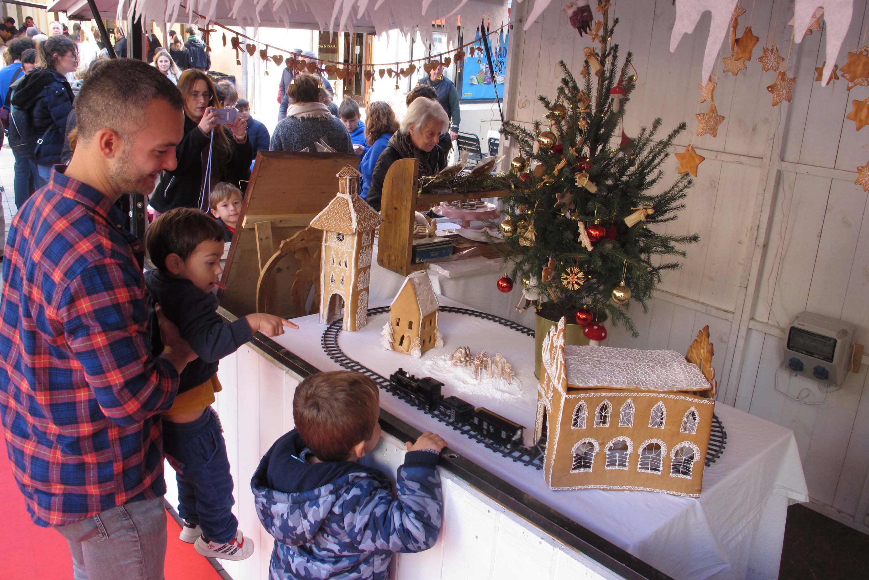 El Mercat de Nadal llena las calles de Dénia
