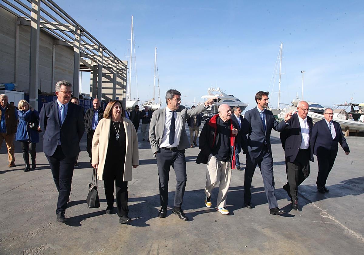 El presidente Mazón visita las instalaciones del varadero Portdenia.