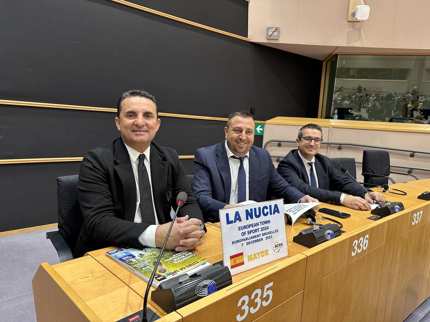 Bernabé Cano y los dos concejales han encabezado la delegación de La Nucía.