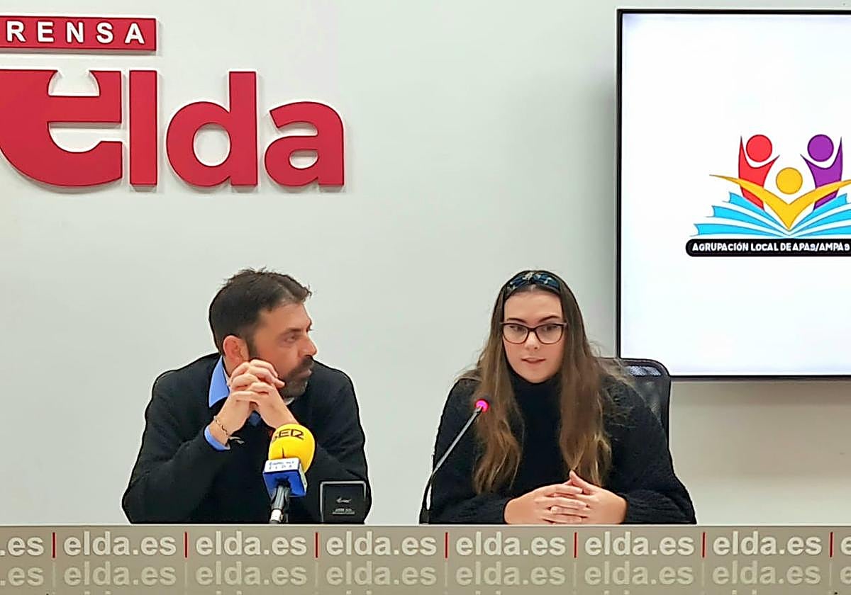 El presidente de la Agrupación Local de Ampas de Elda, Carlos Vicente, junto a la concejala de Educación María Gisbert.