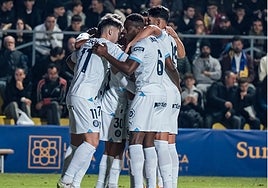 Celebración de uno de los cinco goles del Girona en Los Arcos