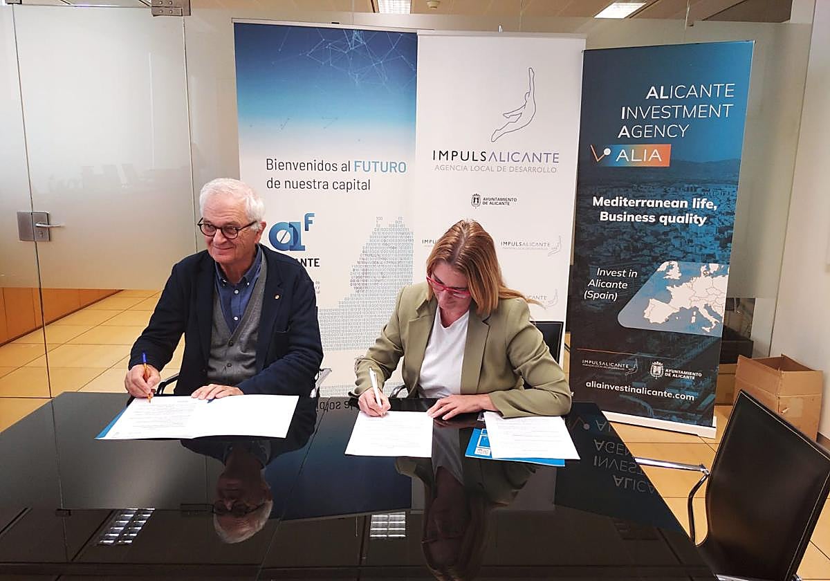 Firma del convenio entre el Ayuntamiento y Rotary Club Alicante.