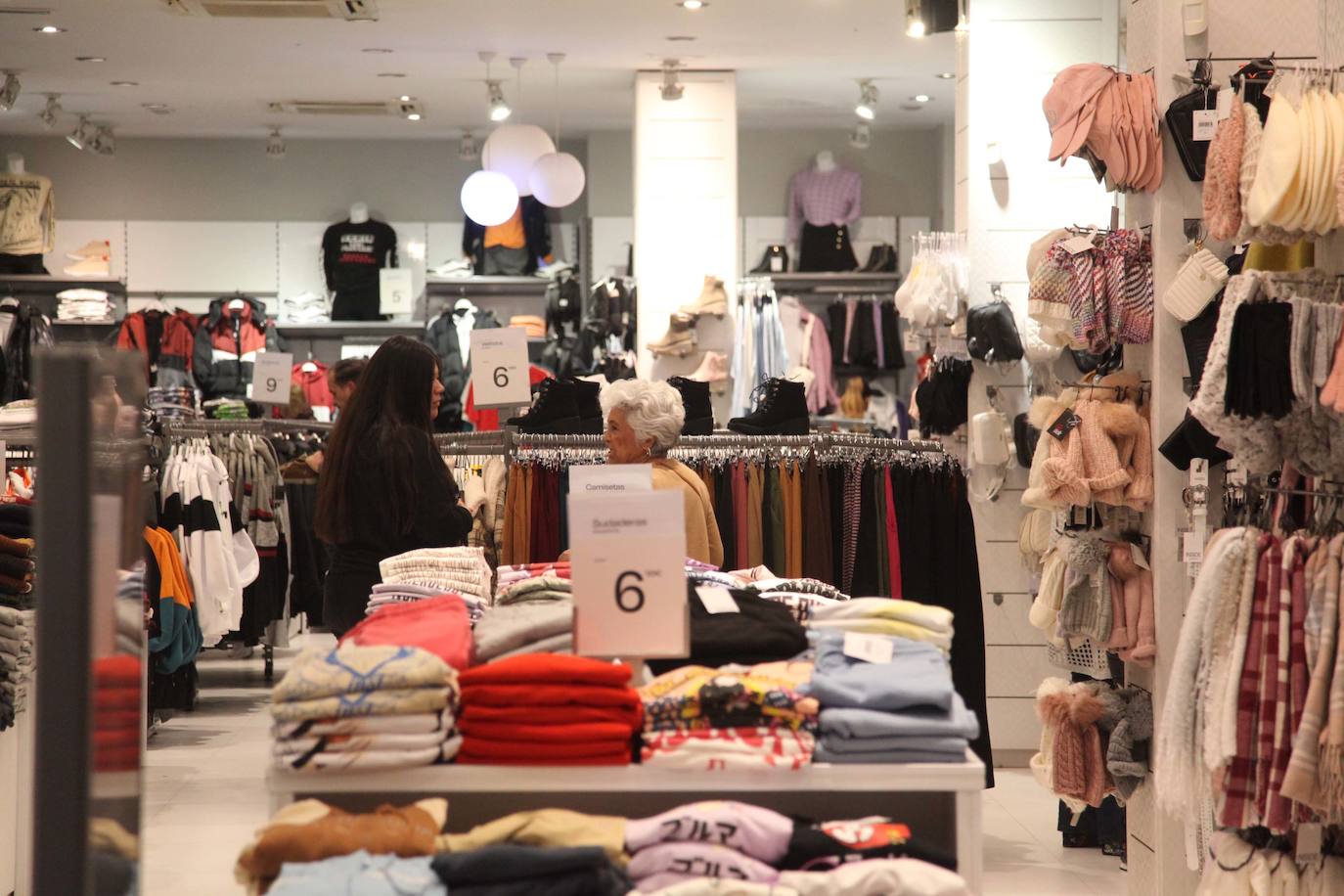 Comercio y público encienden la &#039;Nit de Llum&#039; de Dénia