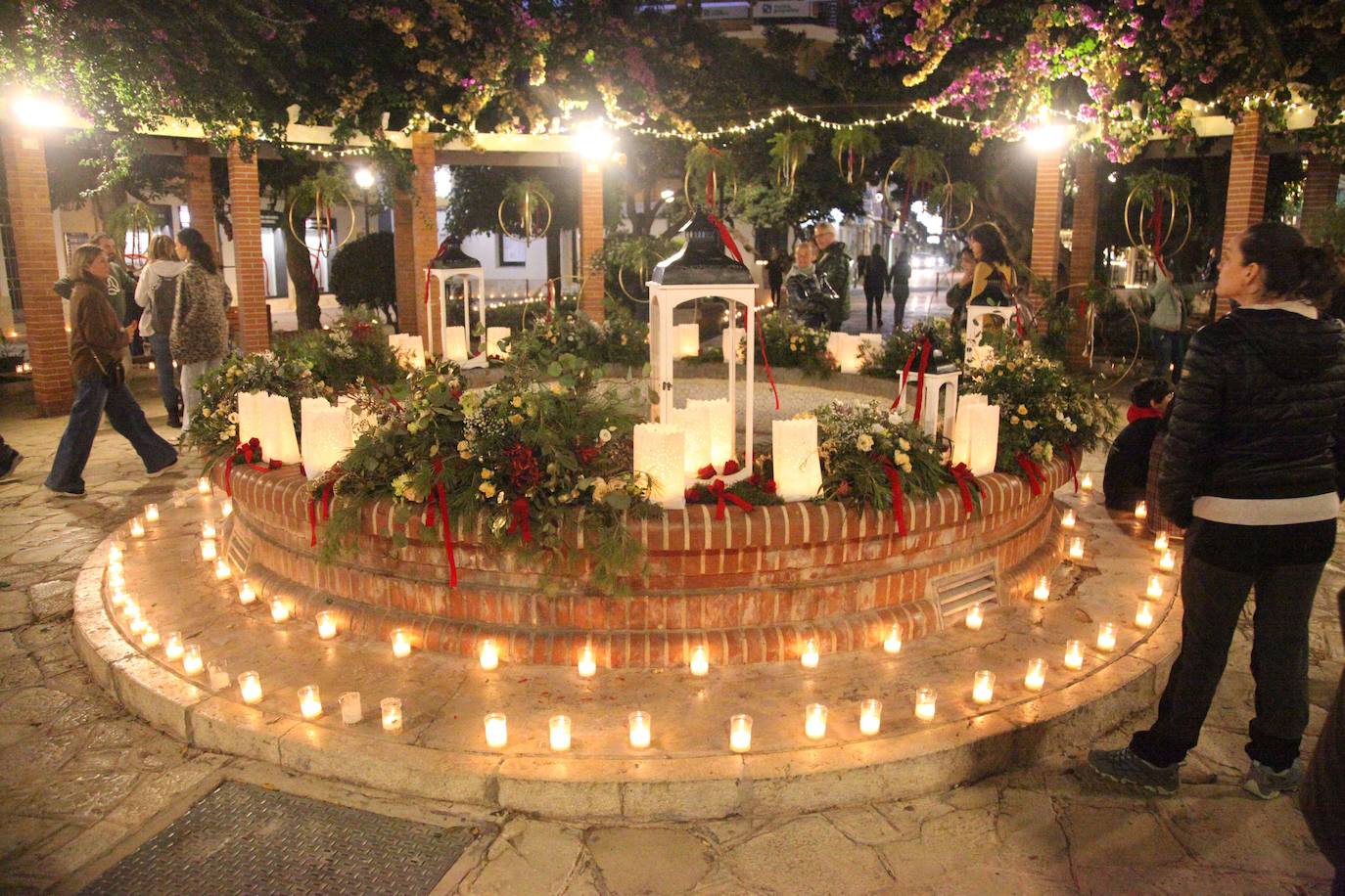 Comercio y público encienden la &#039;Nit de Llum&#039; de Dénia