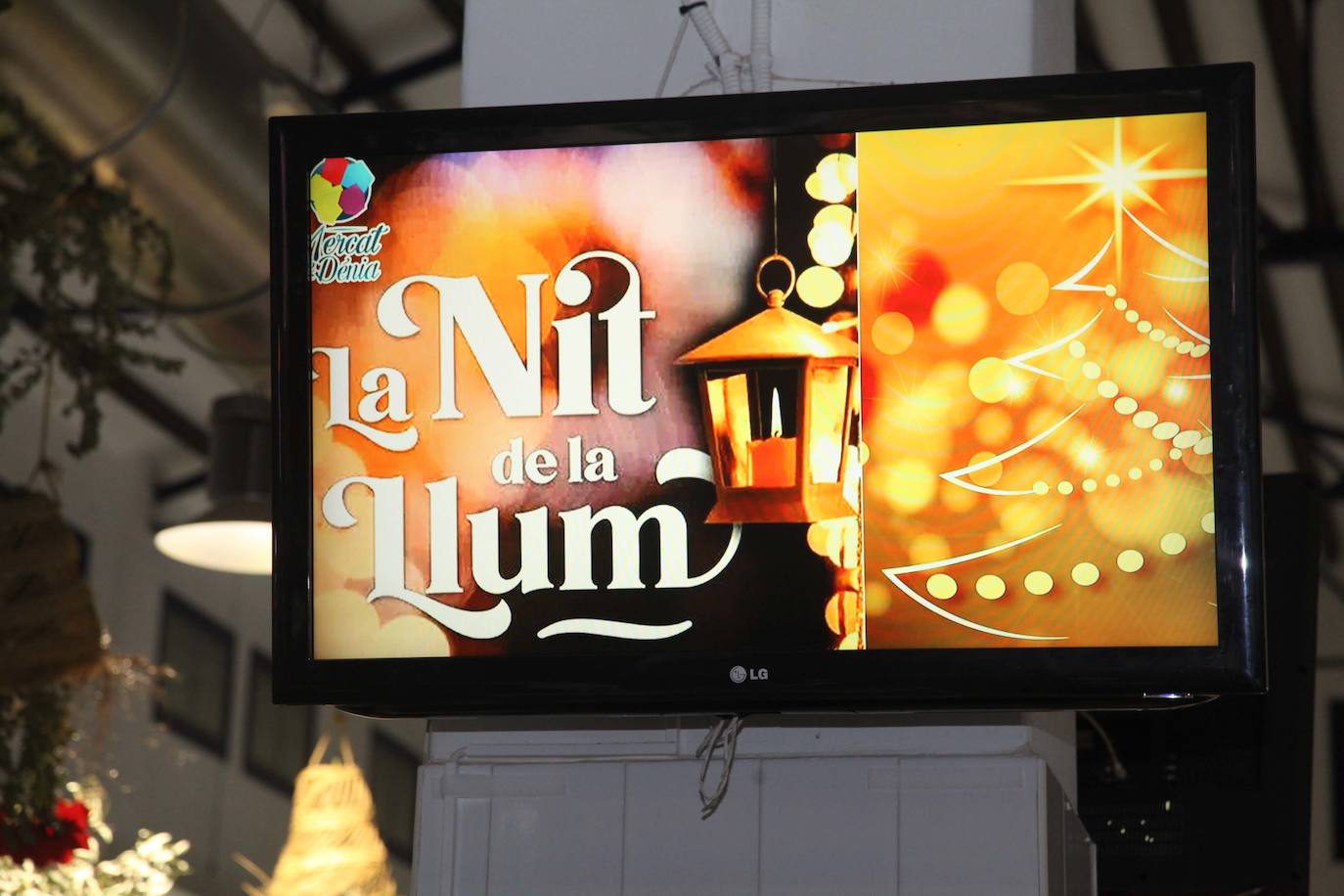 Comercio y público encienden la &#039;Nit de Llum&#039; de Dénia